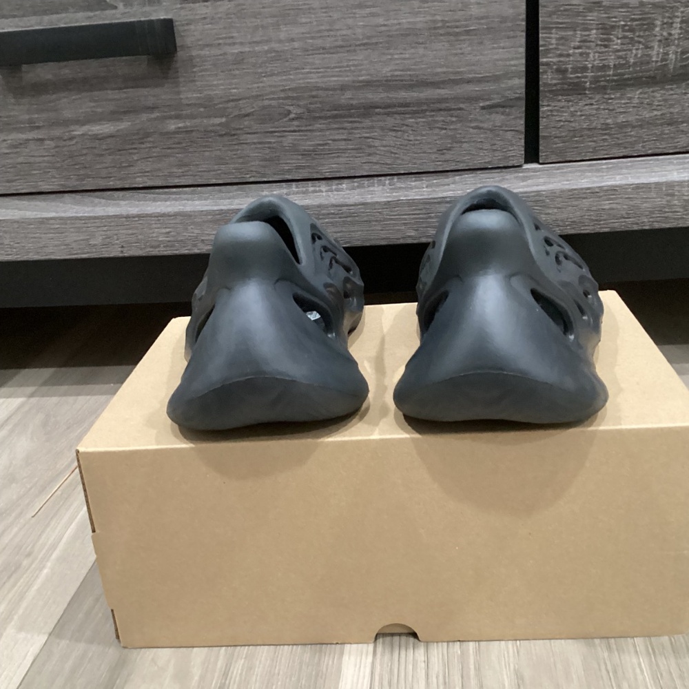 Adidas YZY FOAM RNR - Picture 9 of 14
